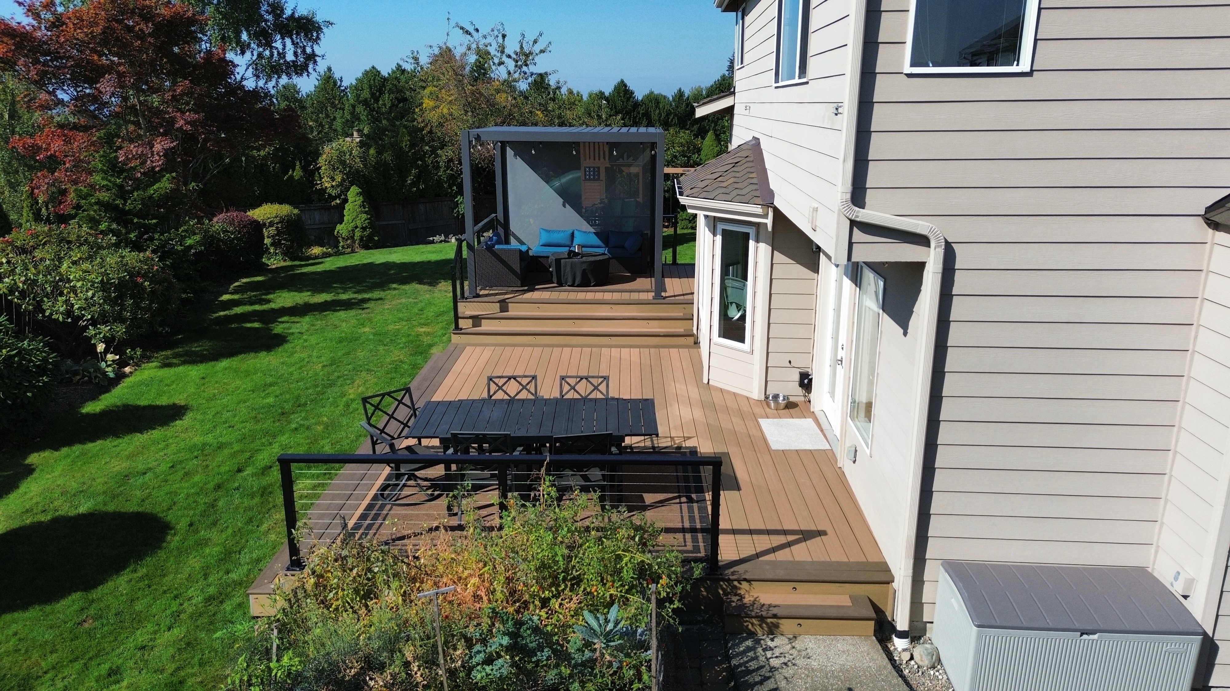 Black aluminum cable railing detail
