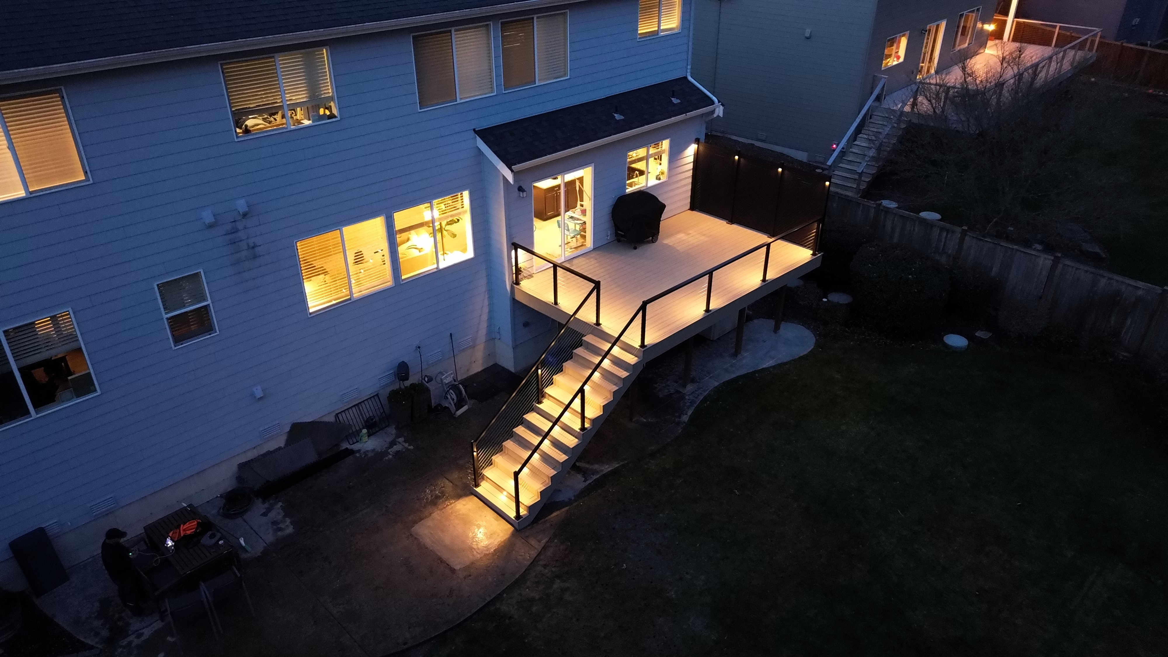 Artondale Glow deck with TimberTech Reserve Reclaimed Chestnut and black aluminum cable railing