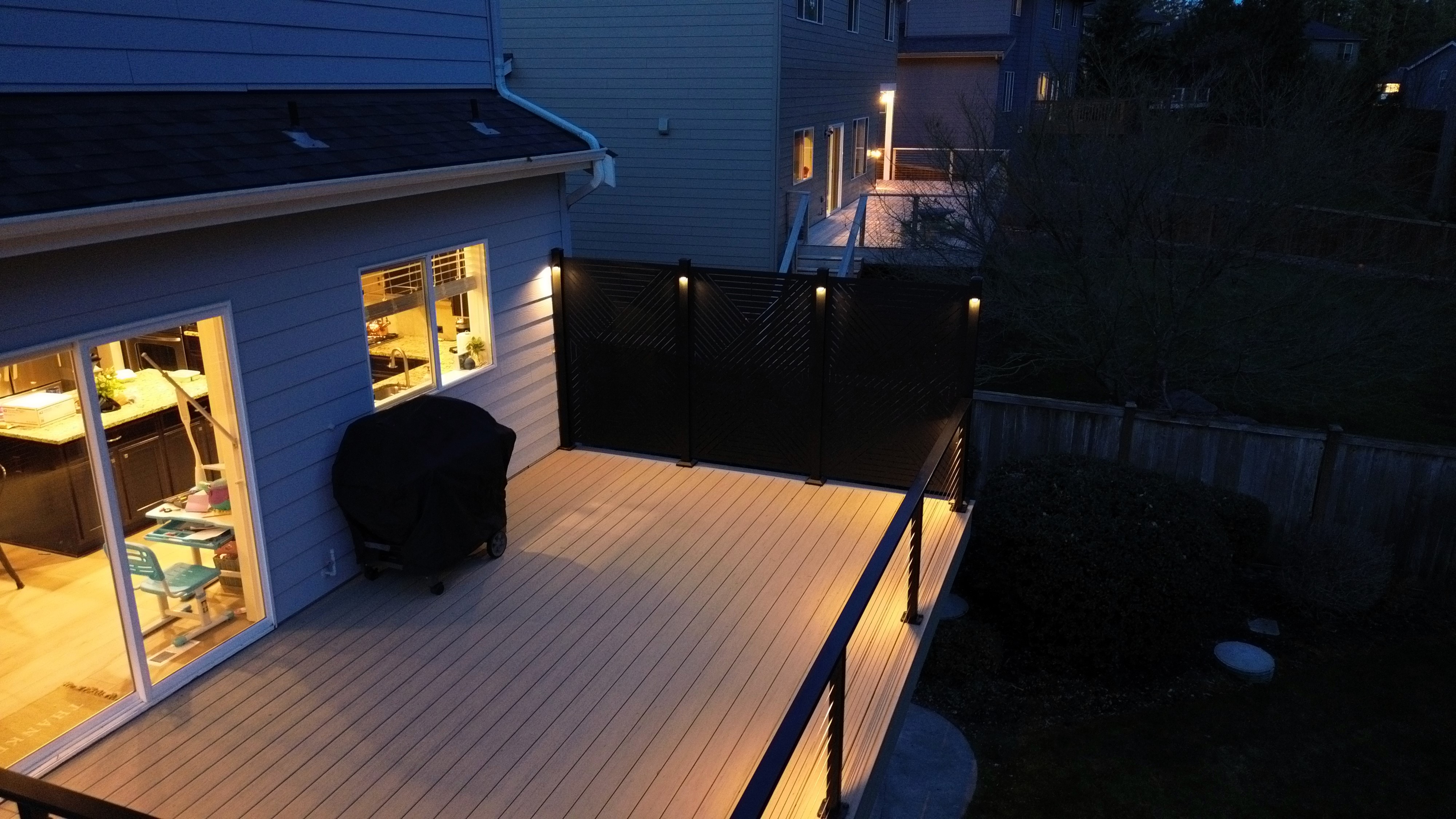 Black aluminum cable railing detail with hideaway privacy screens
